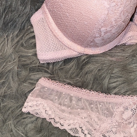 High Apex Lace Push-Up Bra - Picture 6 of 8